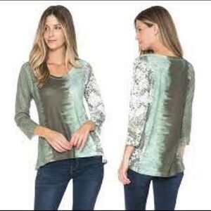 Cubism Top Relaxed V-neck Curved Hem Olive Green 3/4 Sleeves Size XS NWT